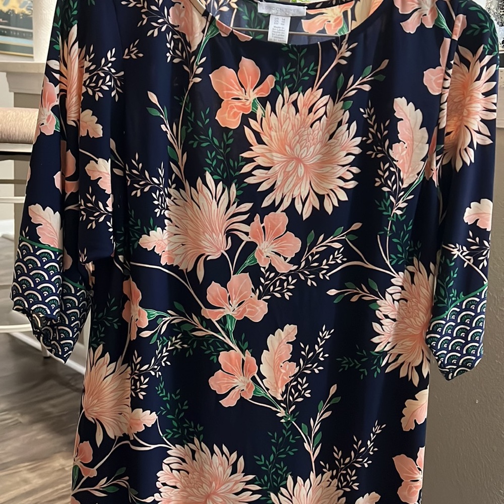 Light Polyester Like Patterned Dress With Short S… - image 3